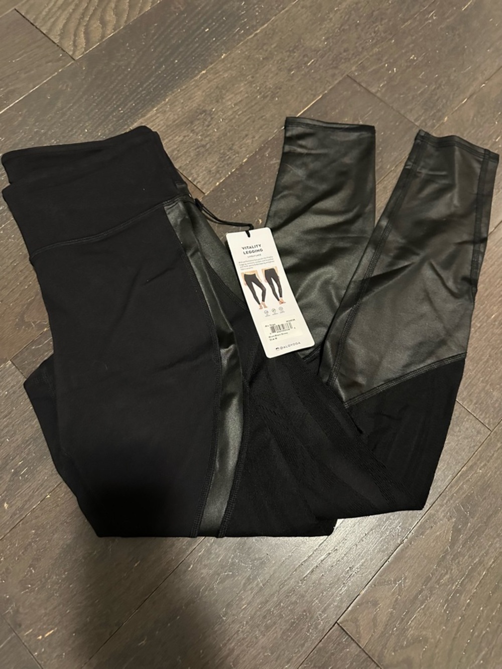 Alo Yoga Vitality Legging Black Glossy Lace Detail Size M NWT